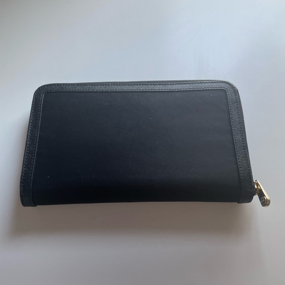 Henri Bendel Black Continental Wallet w/ Purple Interior - Picture 3 of 8